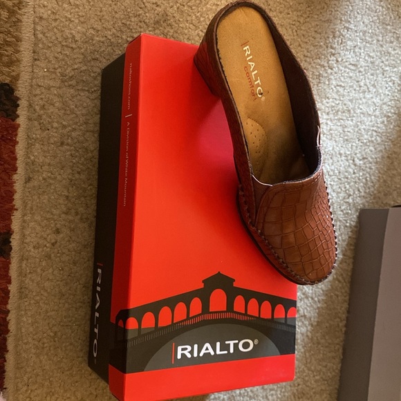 Maybe worn one - Picture 2 of 2